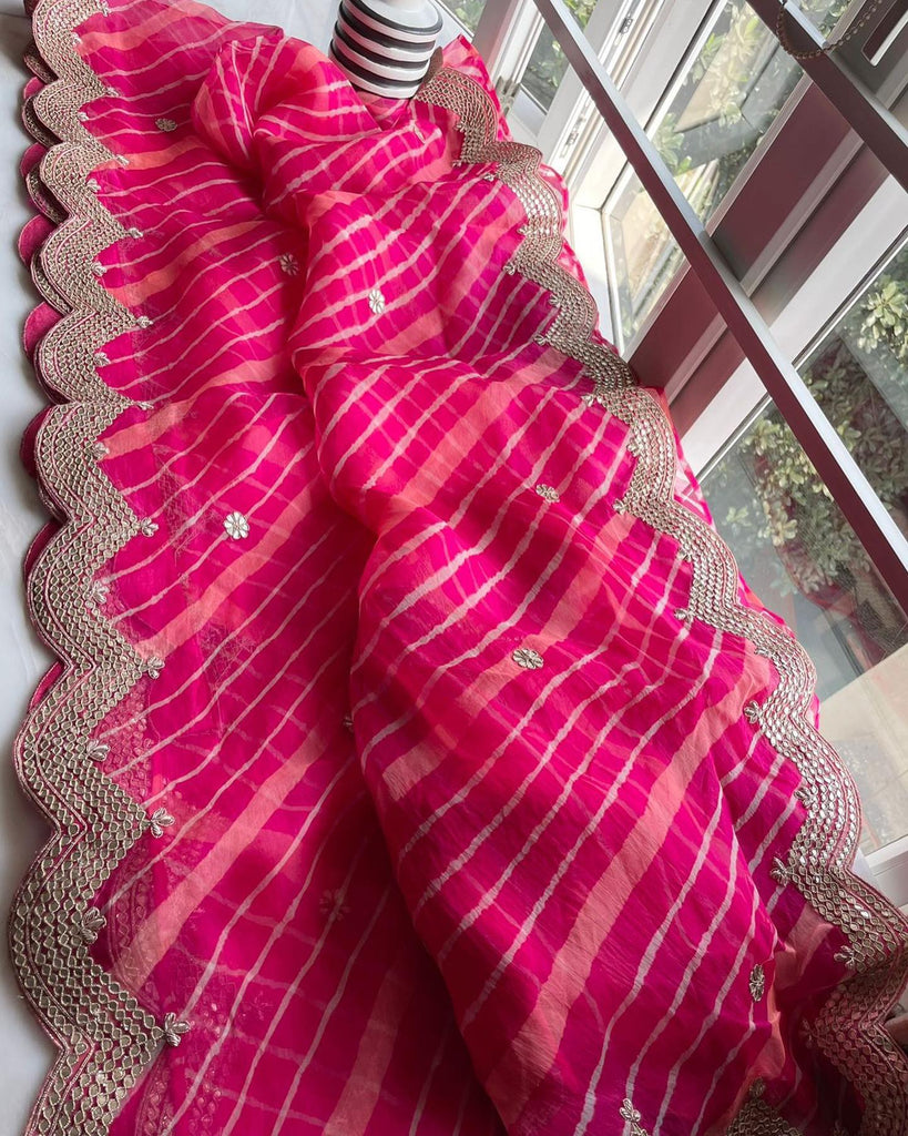Lehariya saree with